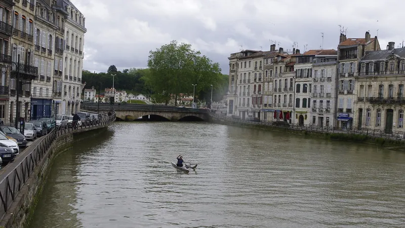 Les quais de la Nive à Bayonne et les façades du centre historique