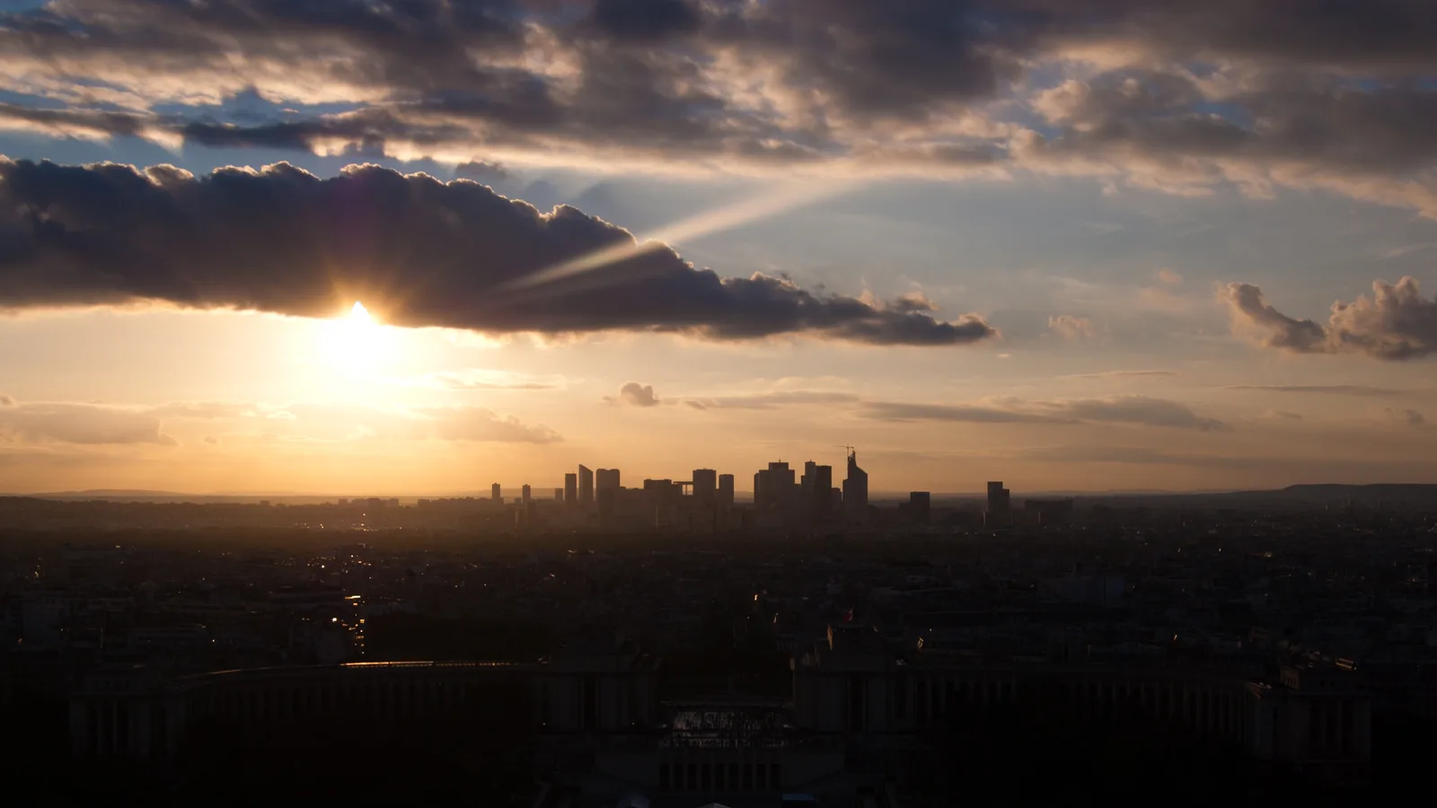 Les tours du quartier d'affaires de La Défense à Paris, principal débouché des masters en finance