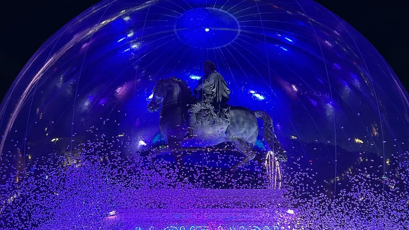 La place Bellecour illuminée pendant la Fête des Lumières de Lyon