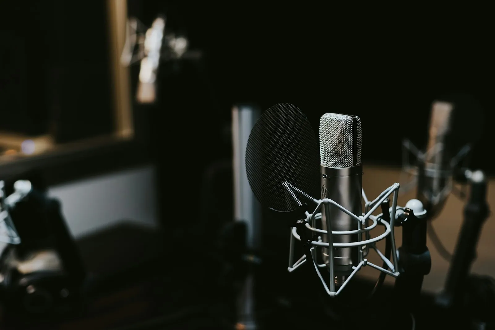 Micro de studio professionnel, univers des métiers de la communication et des médias