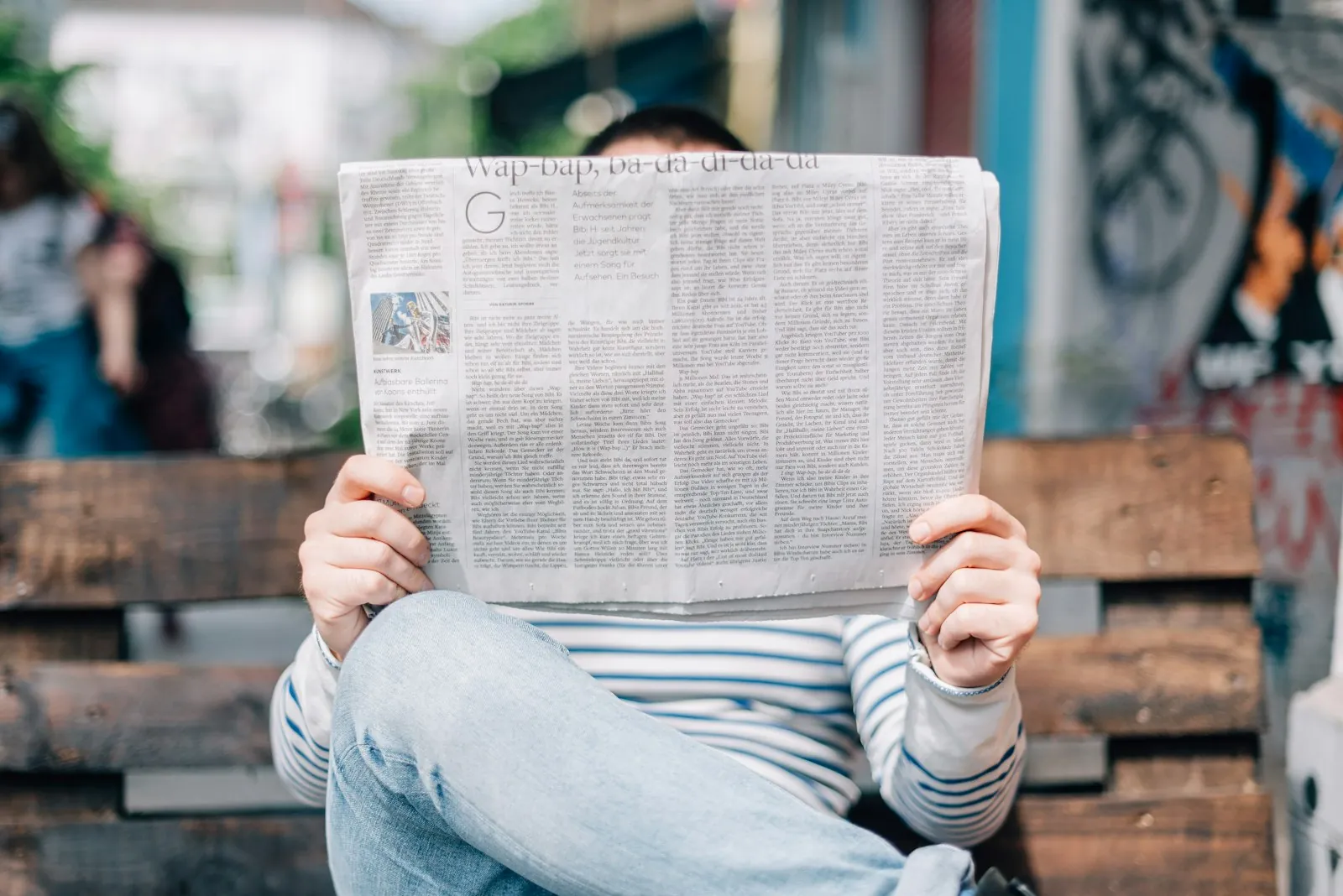 Journaux imprimés, symbole des métiers de la communication et des médias