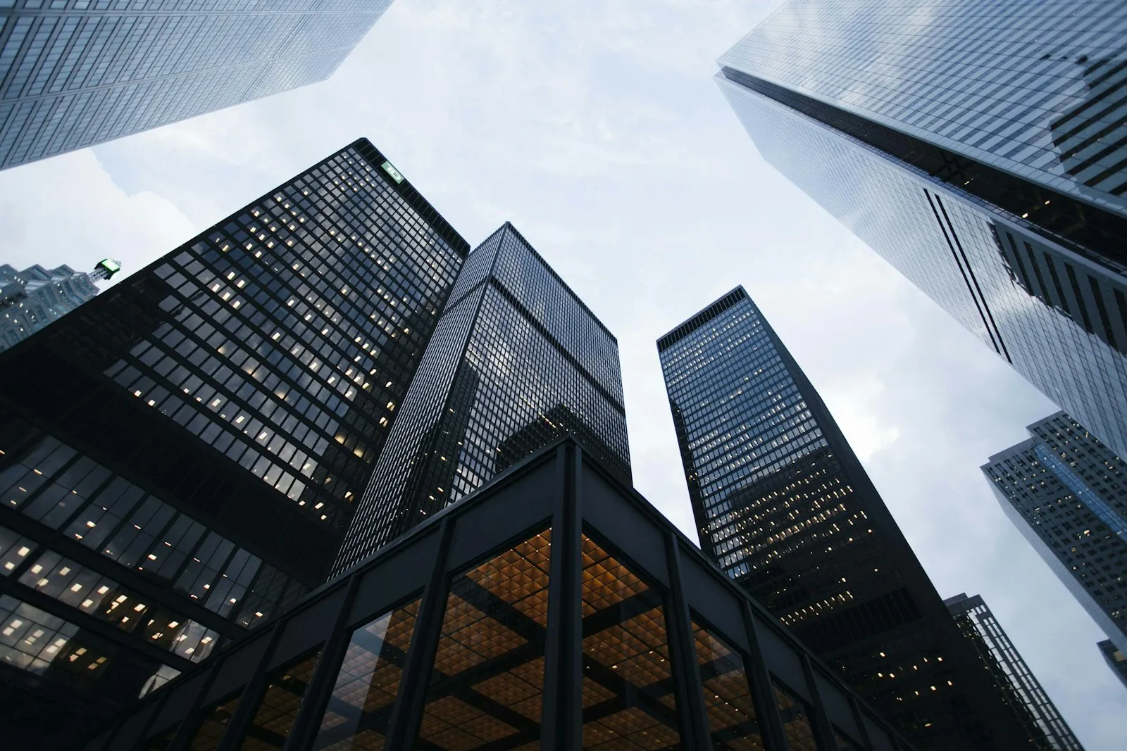 Tours de bureaux d'un quartier d'affaires, premier débouché des diplômés d'écoles de commerce